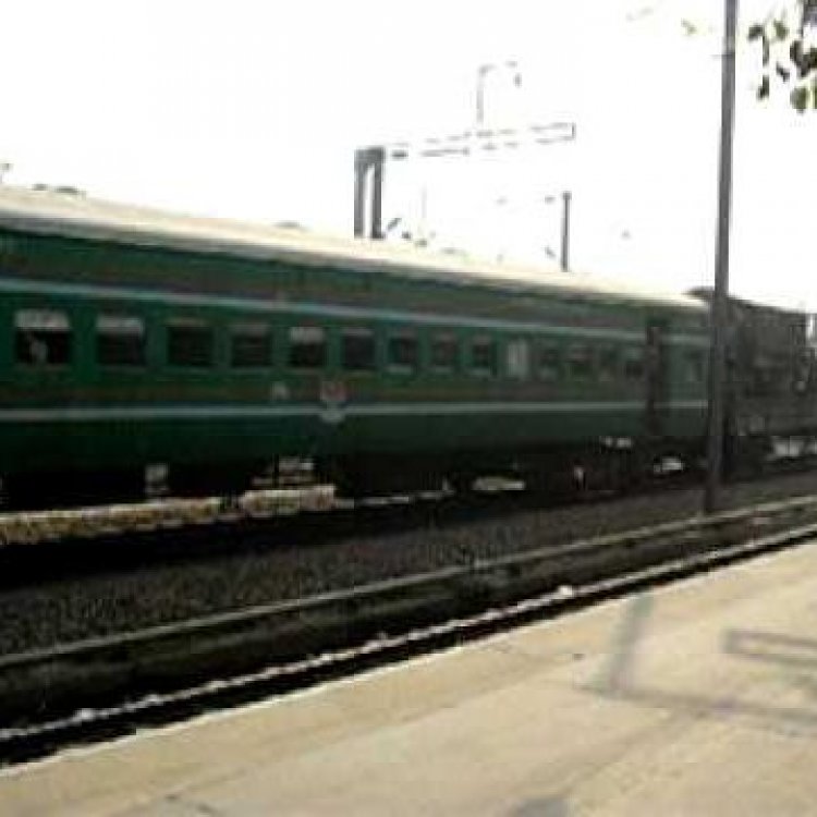 ट्रेन से जम्मू जा रहे दस अार्मी के जवान लापता