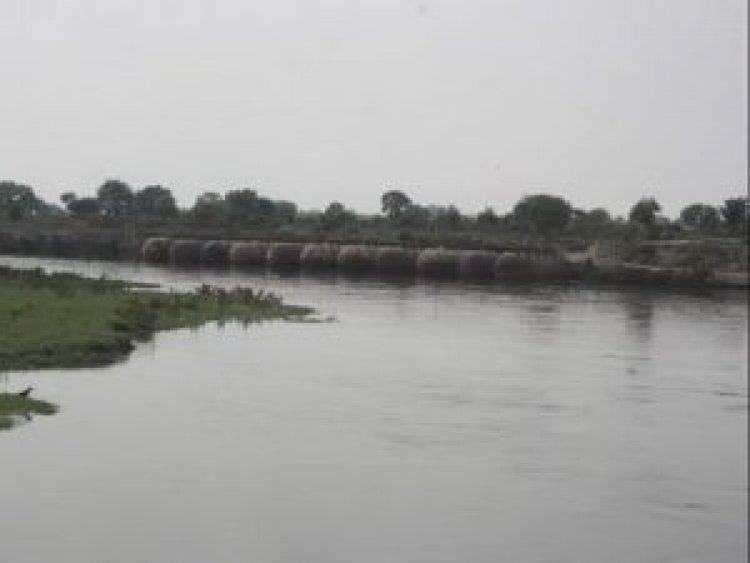 यमुना का जल स्तर बढ़ने पर दिल्ली में बना बाढ़ का खतरा