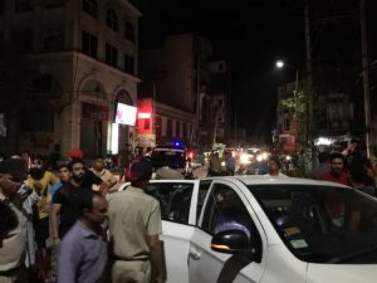 फगवाड़ा के हरगोबिंद नगर में सफेद रंग की गाड़ी ने मोटरसाईलों को कुचला