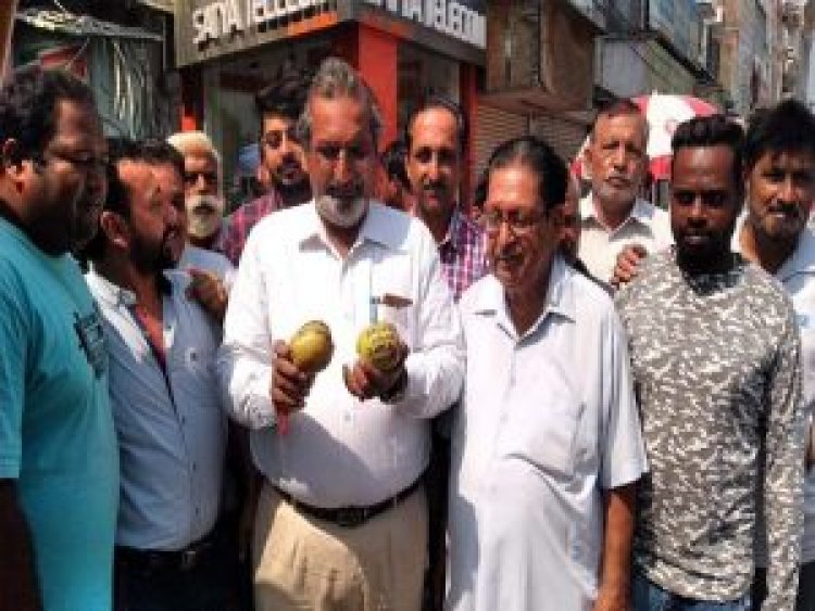 कश्मीर से आए सेबों पर लिखे भारत विरोधी नारे